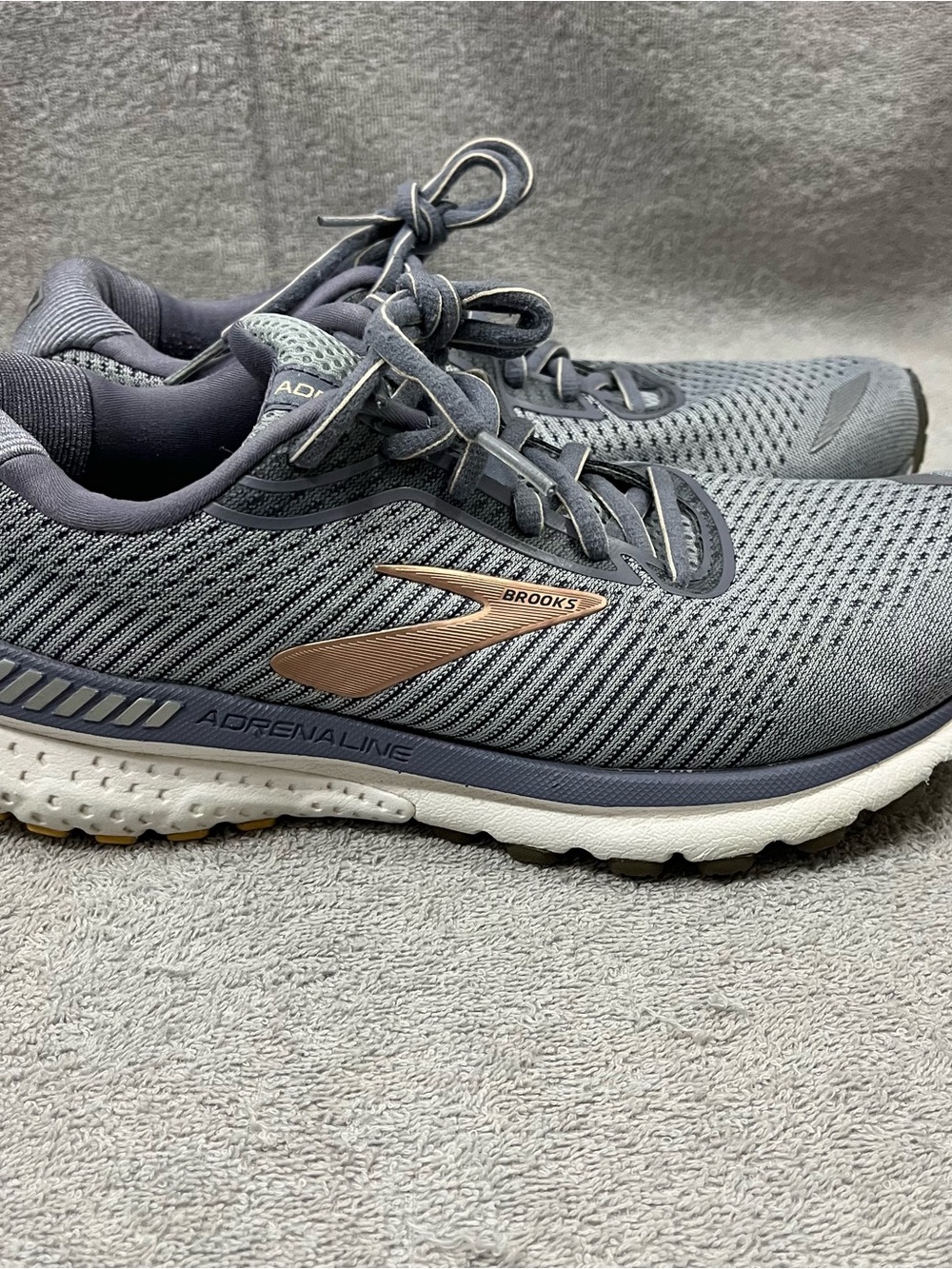 Brooks Adrenaline GTS 20 Women's Size 9 (2A narrow ) Running Shoes Grey